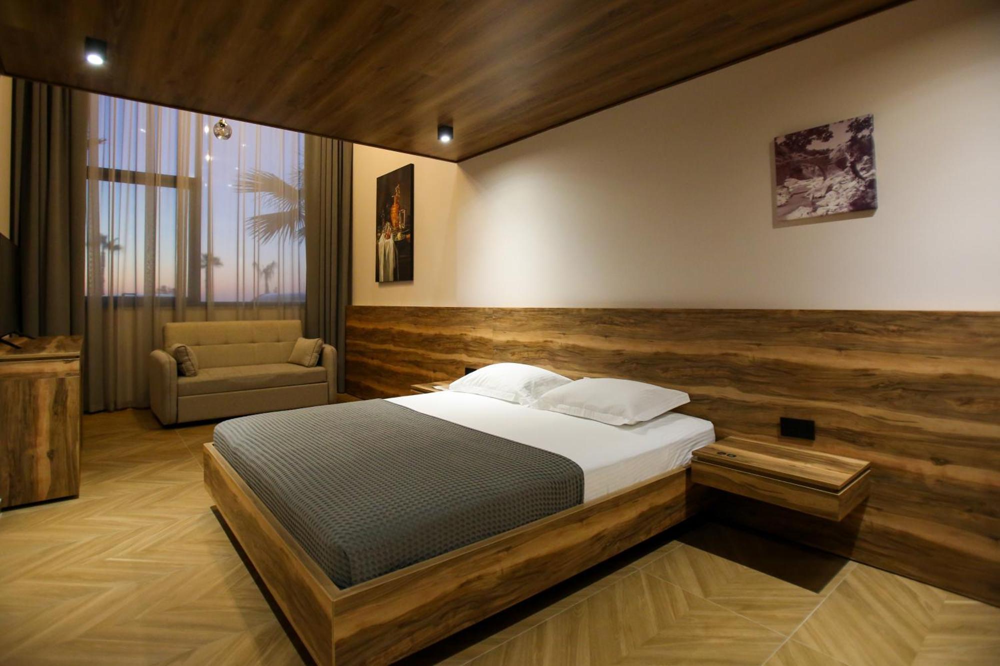 Belvedere & 4* Vlorë